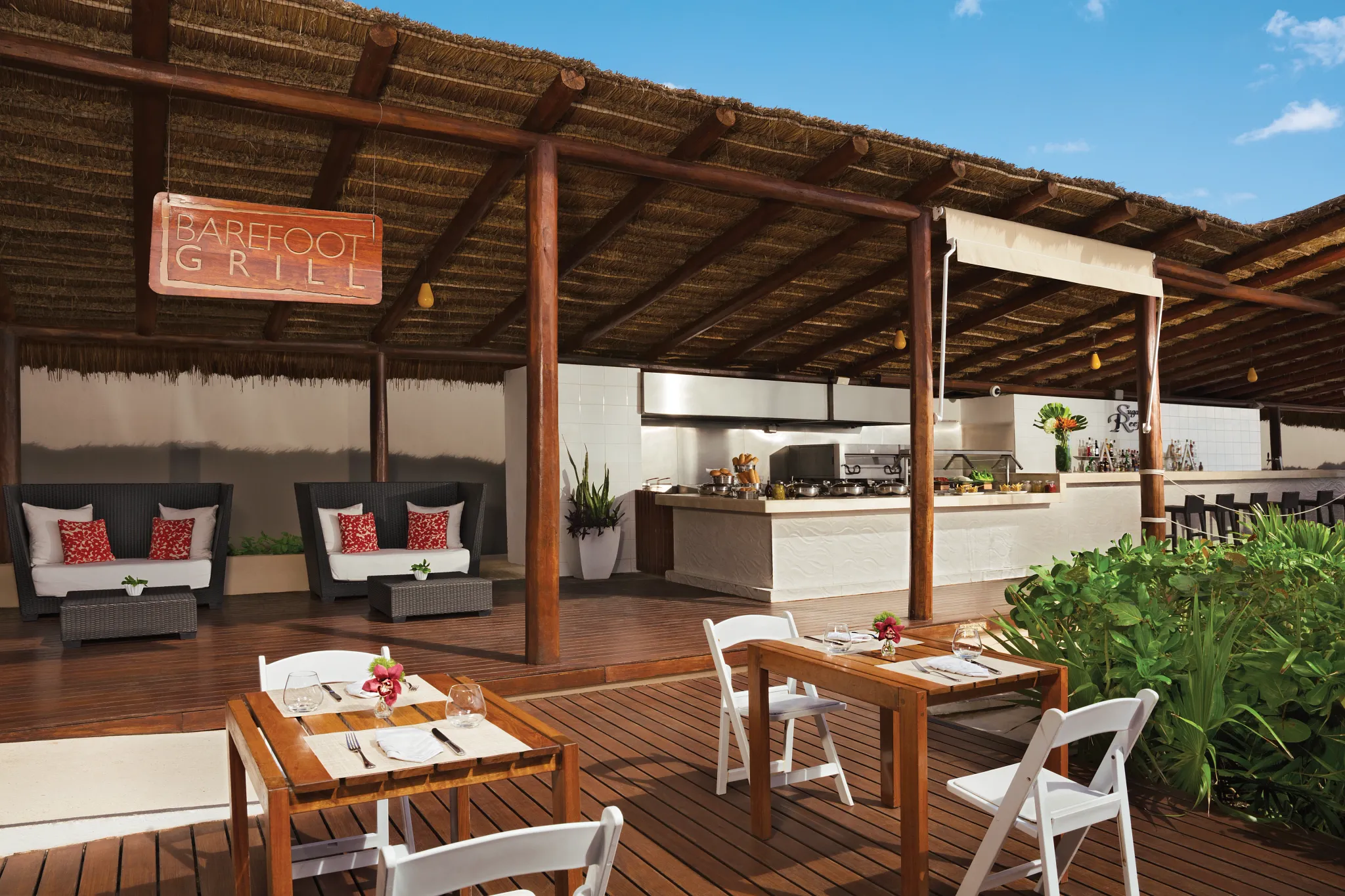 Barefoot Grill at Secrets The Vine Cancun featuring a casual poolside dining area serving sandwiches and light lunch fare near the resort pool.