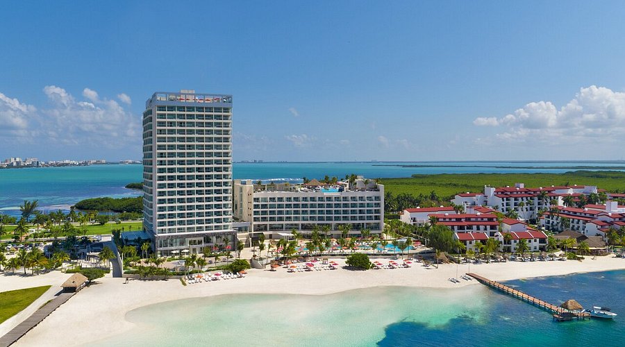 Breathless Cancun Soul adults-only all-inclusive resort with rooftop pool and party atmosphere in Cancun.