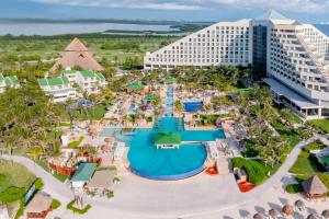 Iberostar Selection Cancun all-inclusive resort with beachfront pools and ocean views in Cancun.