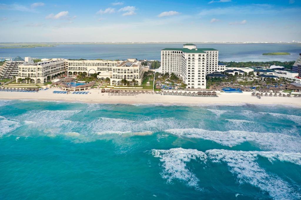 JW Marriott Cancun Resort and Spa luxury beachfront hotel with pools and ocean views in Cancun.